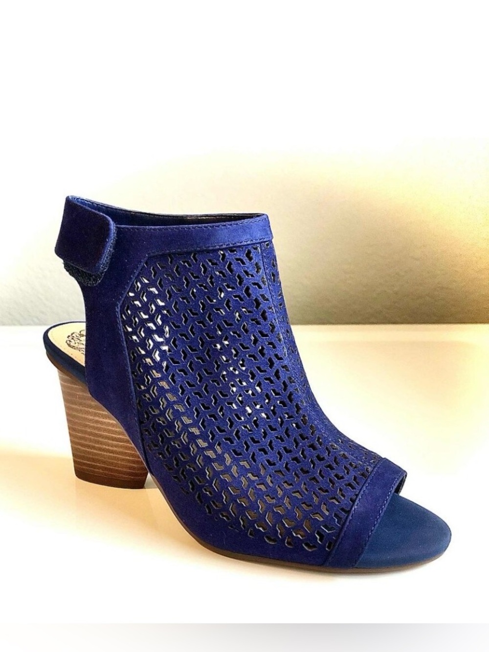 NWT VINCE CAMUTO Dastana Nubuck Booties Block Heel Peep Toe Moody Blue 6.5